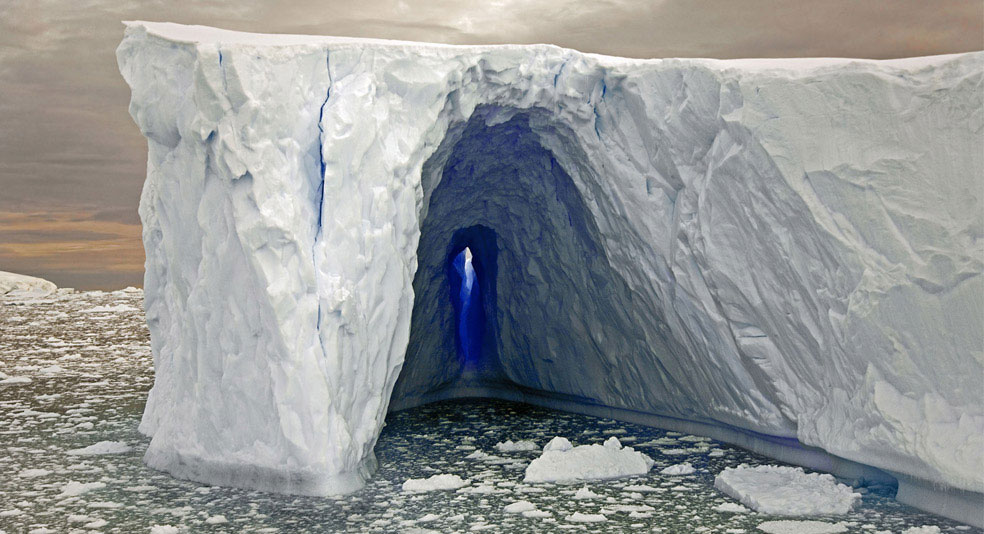 огромный айсберг, Антарктида, фото