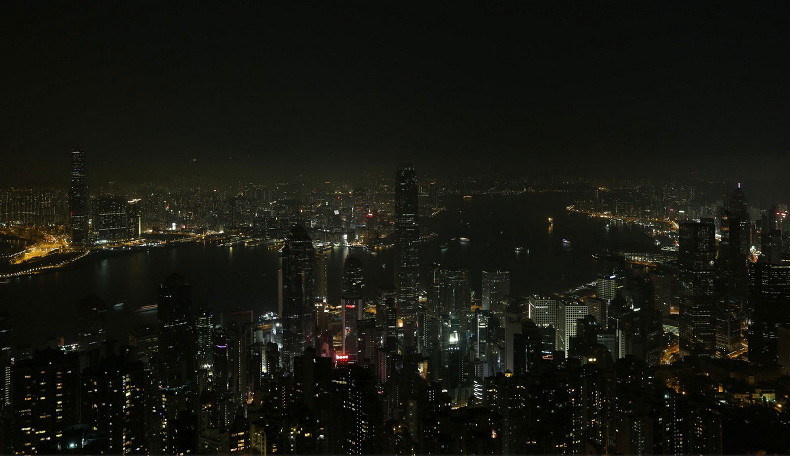 вид на ночной Гонконг