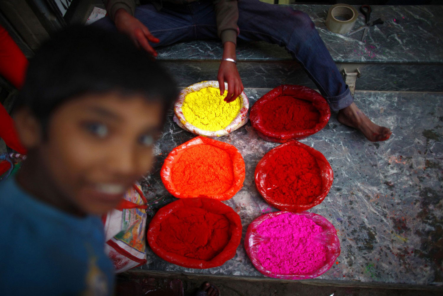 цветной порошок на фестивале в Катманду