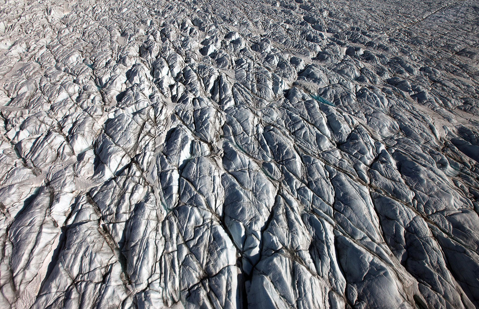 быстро движущийся ледник в Западной Гренландии