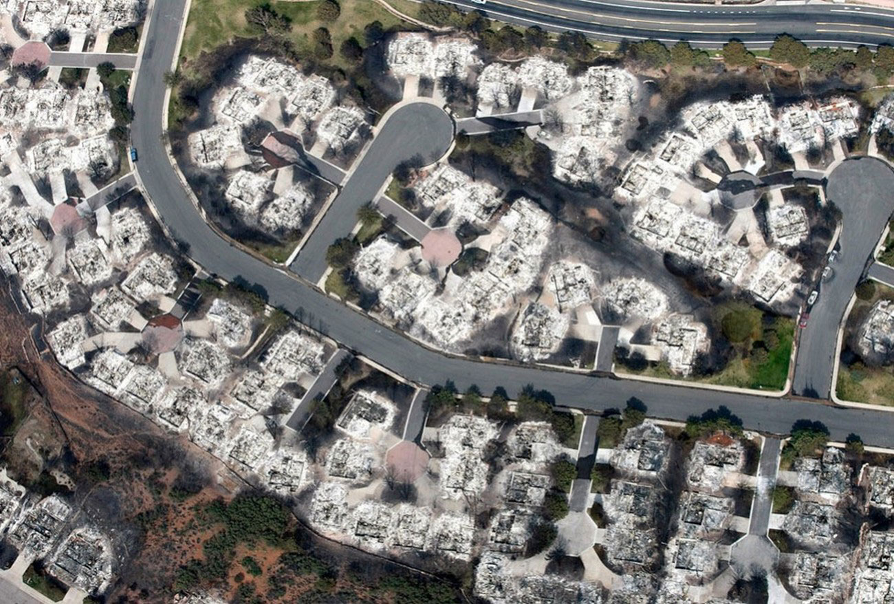 сотни домов превратились в пепел, фото