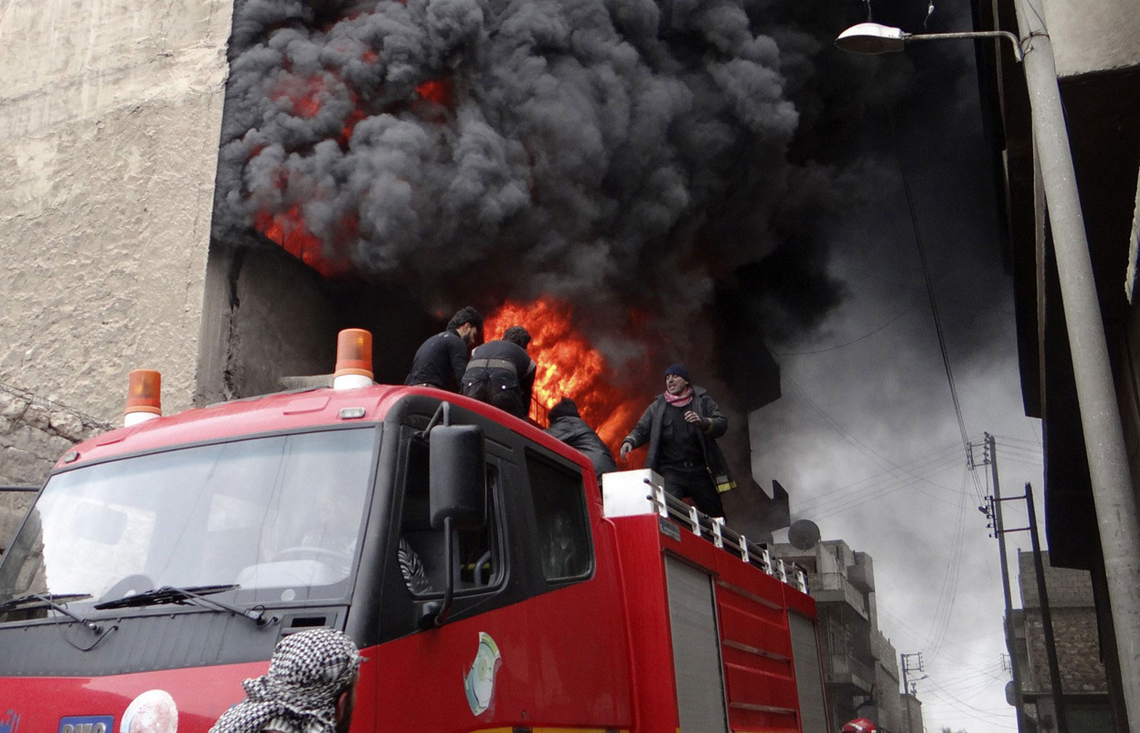 пожар на заводе в аль-Хайдариан
