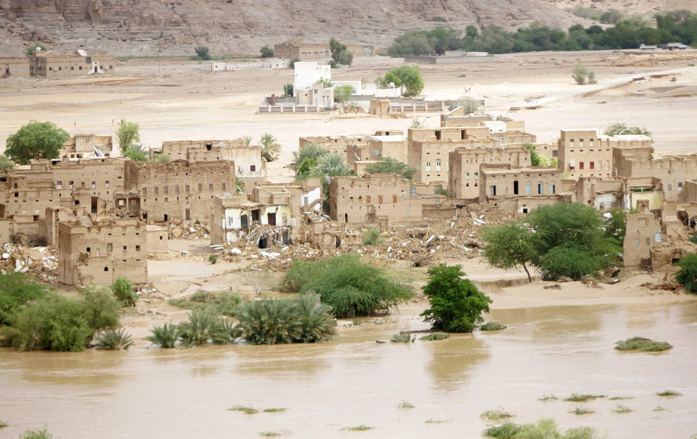 разрушенные дома в долине Саян, Йемен, фото