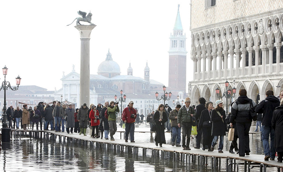 туристы на площади Сен-Марко Венеции, фото