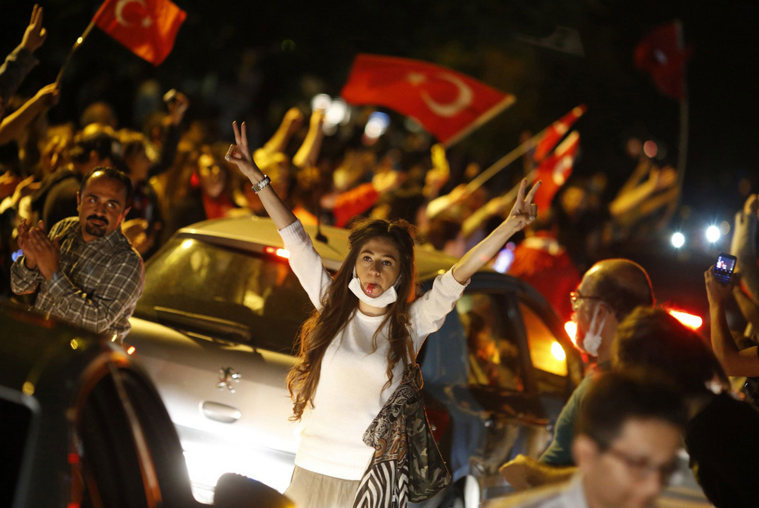 участники митинга в Турции