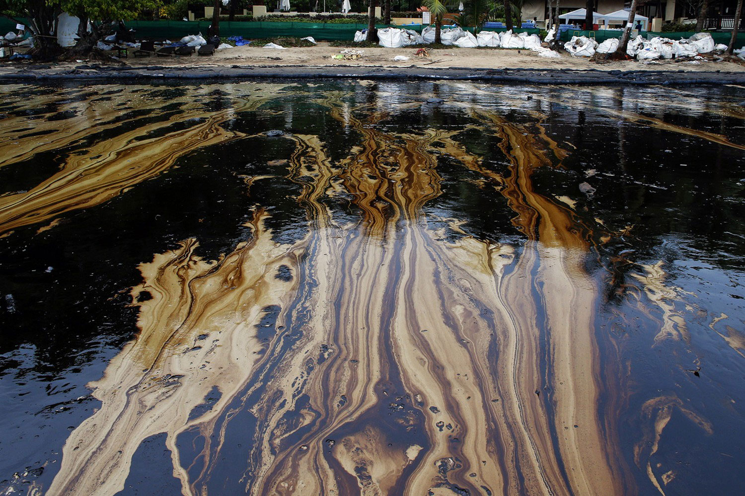 разлив нефти