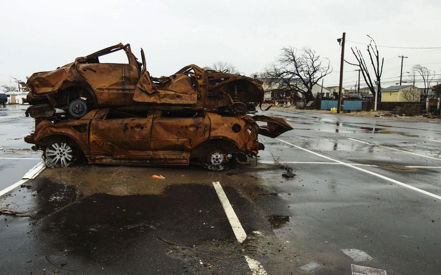Сгоревшие автомобили в Бризи-Пойнт, фото