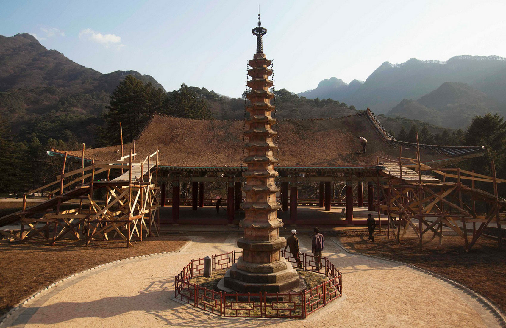 храм Похион у подножия горы Мёхян