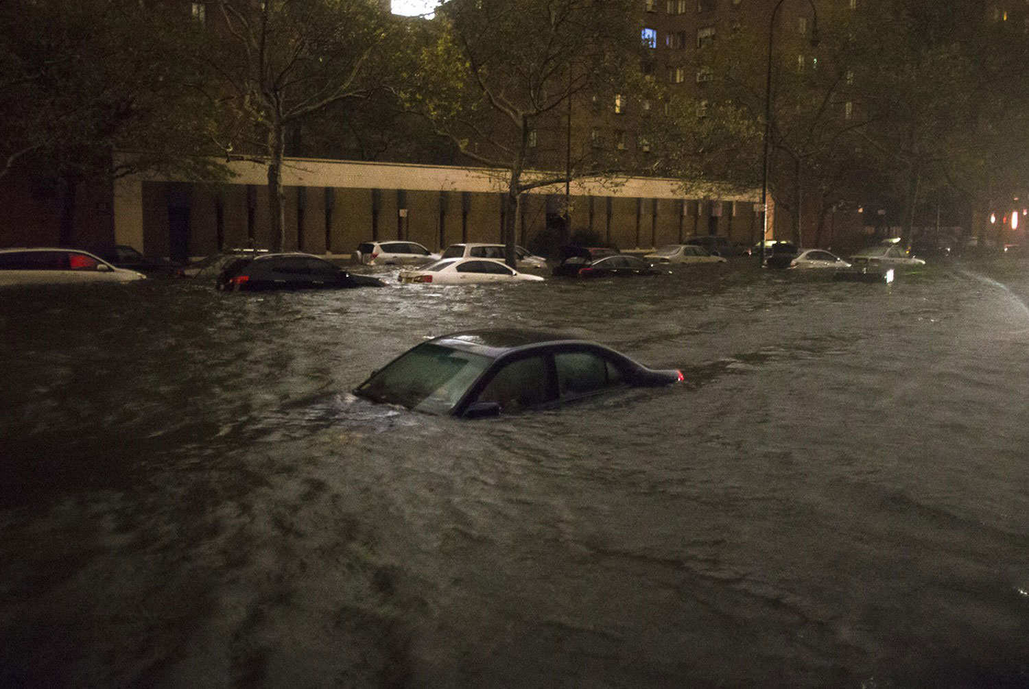автомобили смыло наводнением в США, фото Sandy