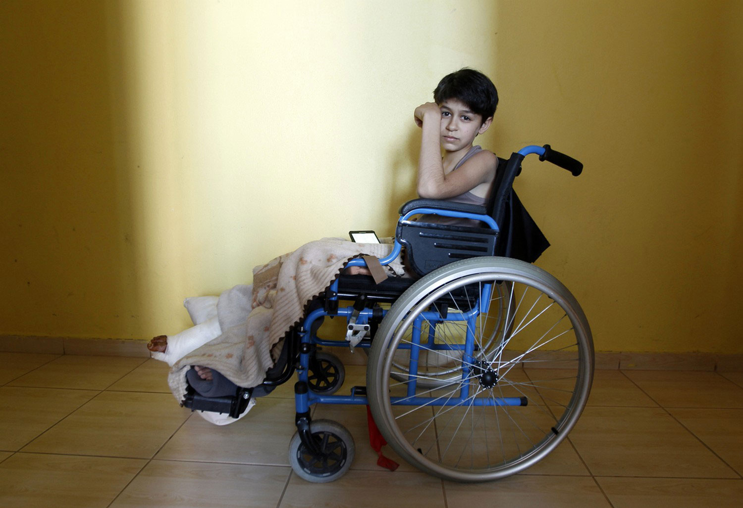 ребенок в инвалидном кресле