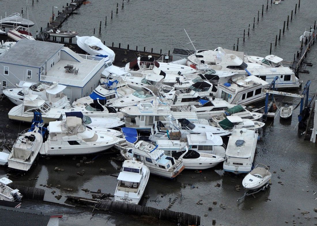 на пристани в Брант Бич, фото урагана Сэнди в США