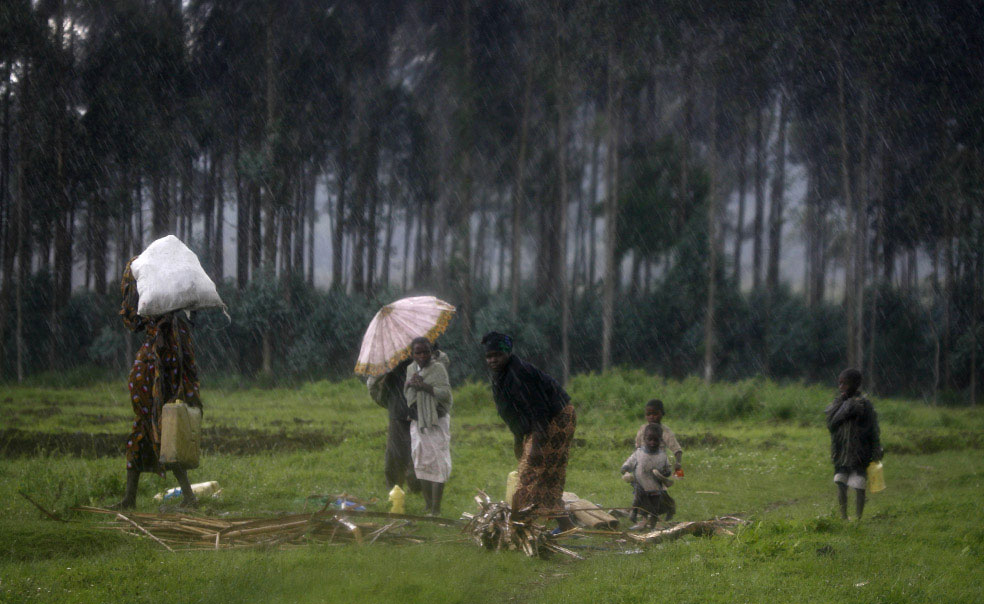 переселенцы собирают мусор, Конго, фото