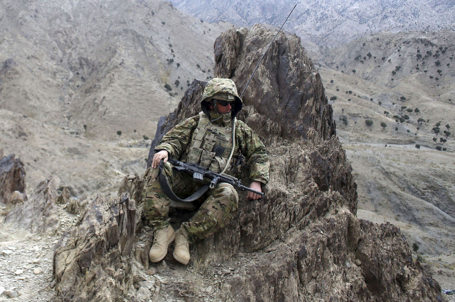 солдат США в засаде, фото из Афганистана