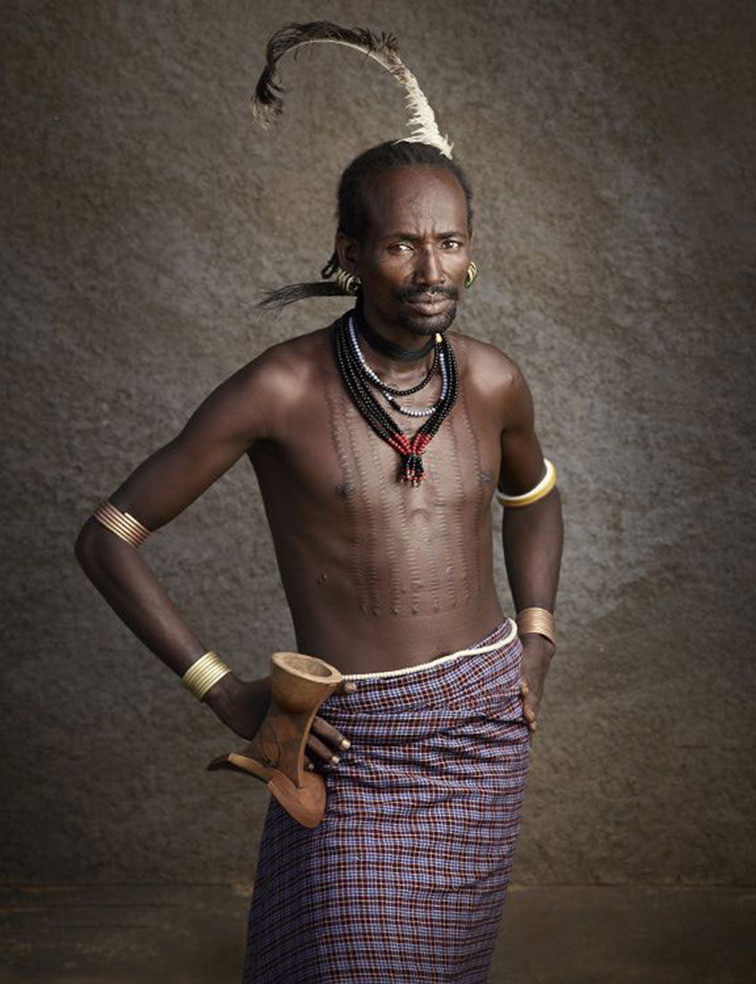мужчины племени пасут скот, фото, Эфиопия, Африка