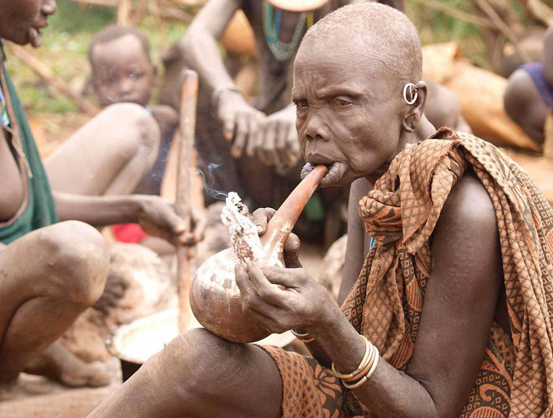 курение эфиопского народа, фото Африка