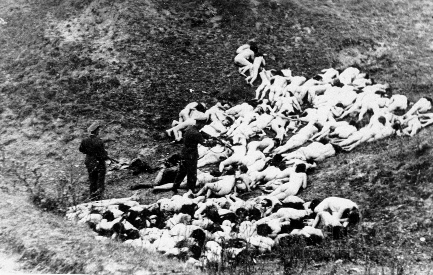 Массовый расстрел евреев в Мизоче, фото второй мировой войны