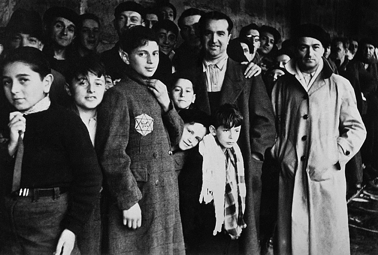 Депортированные евреи в транзитном лагере Дранси