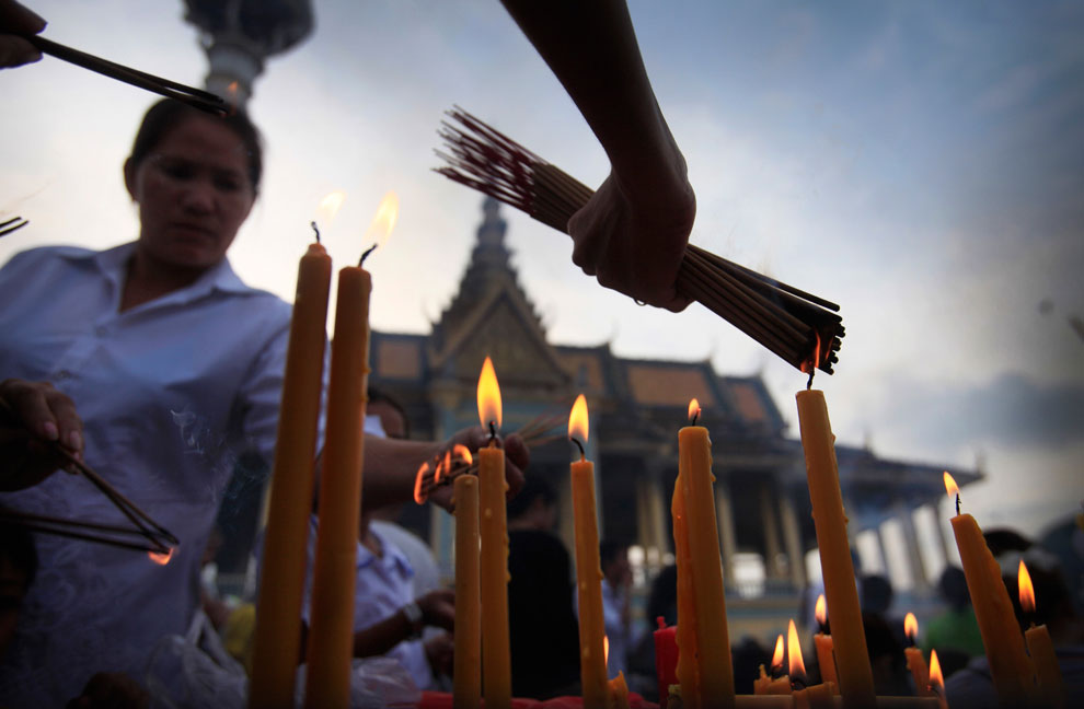 свечи на похоронах короля, Камбоджи, фото