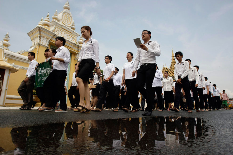 студенты оплакивают смерть короля, Камбоджи, фото