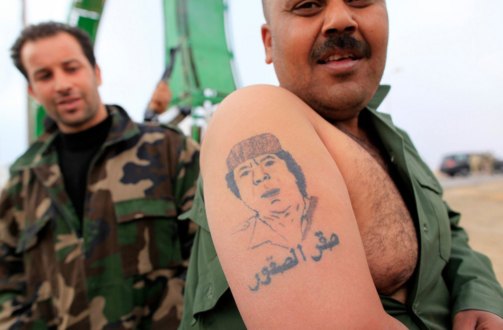 татуировка с ливийским лидером, фото