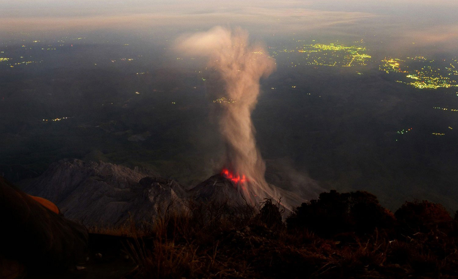 действующий вулкан Санта-Мария, фото